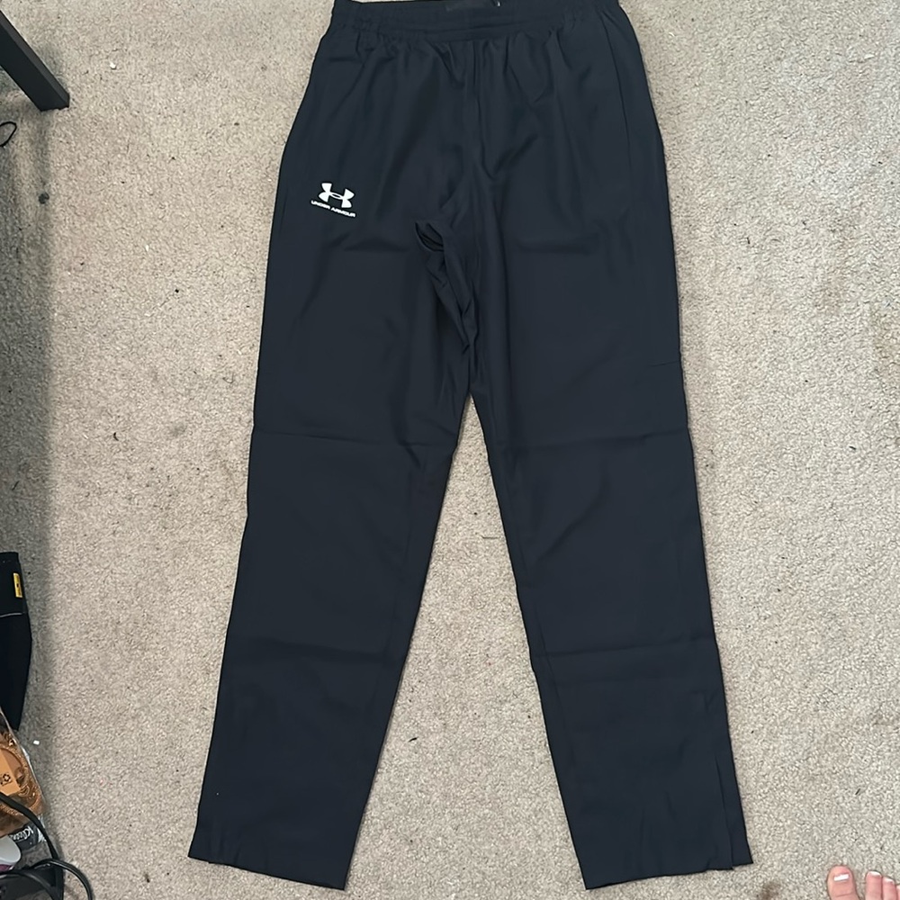 Black Under Armor wind pants size medium
